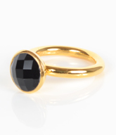 Fingerring i forgyldt Sterling sølv med sort Onyx