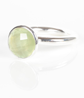 Fingerring i Sterling sølv med Prehnite